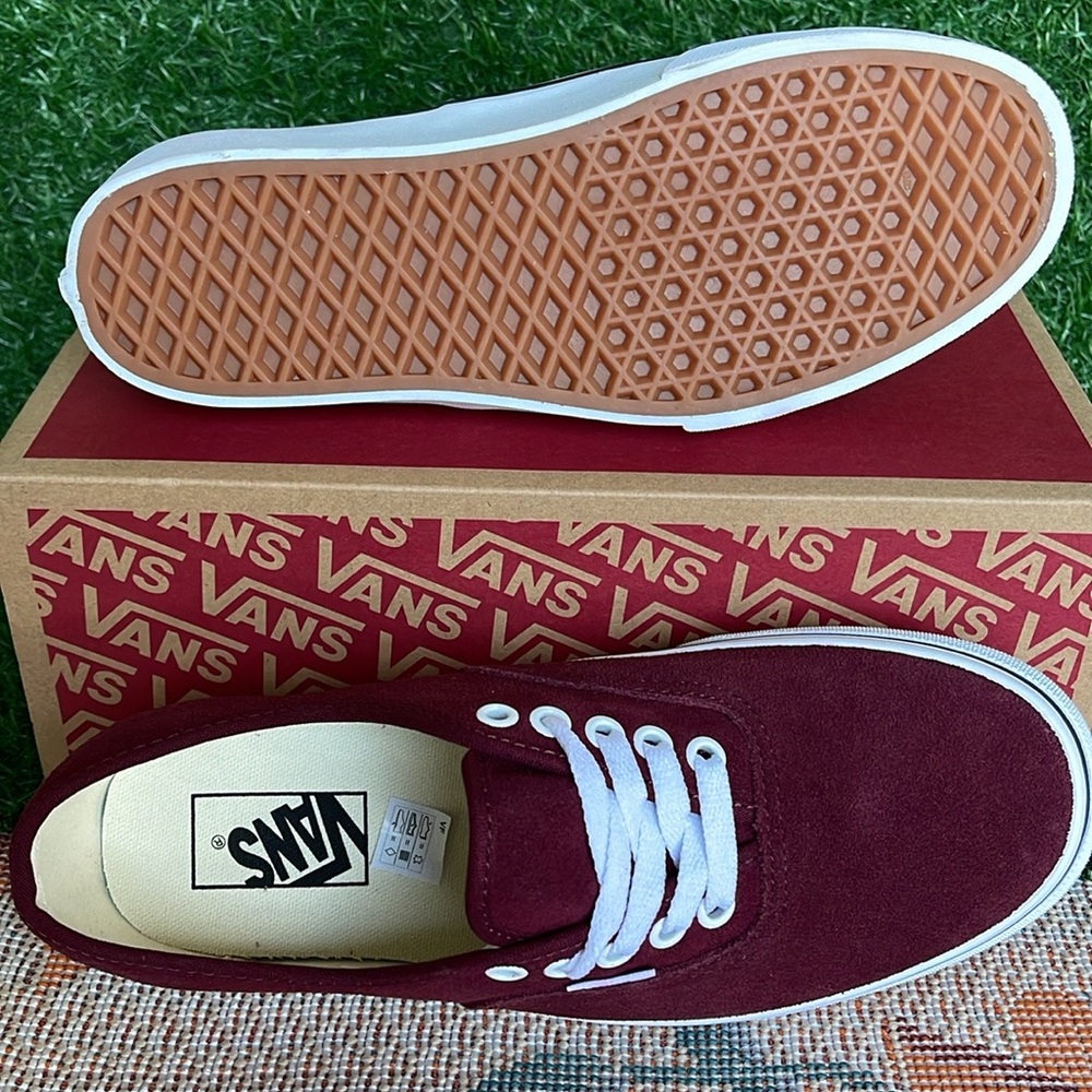Vans WMNS Authentic Platfor
(Suede) Port Royale/True
VN0ARAVRJNR PlatformS - Picture 3 of 16